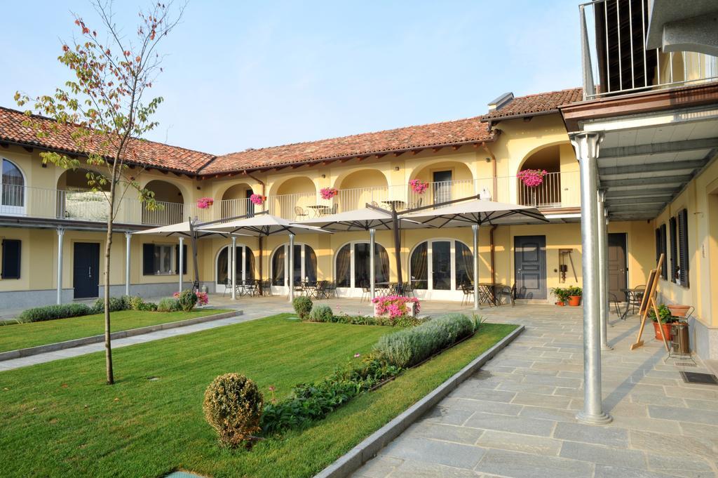 Agriturismo Cascina Varie Villa Castagnito Exterior photo